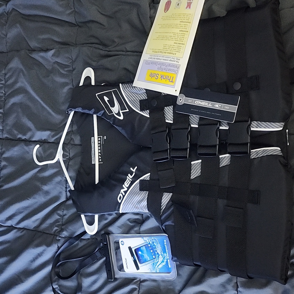 O'Neill Lifejacket Large with FREE waterproof cellphone bag and lanyard